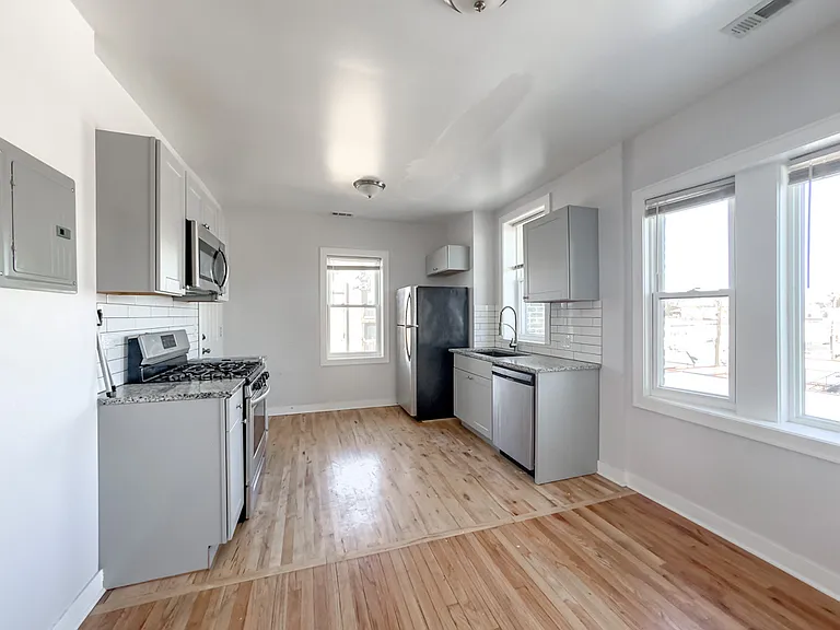 5610 N Western Ave #302 — Photo 7