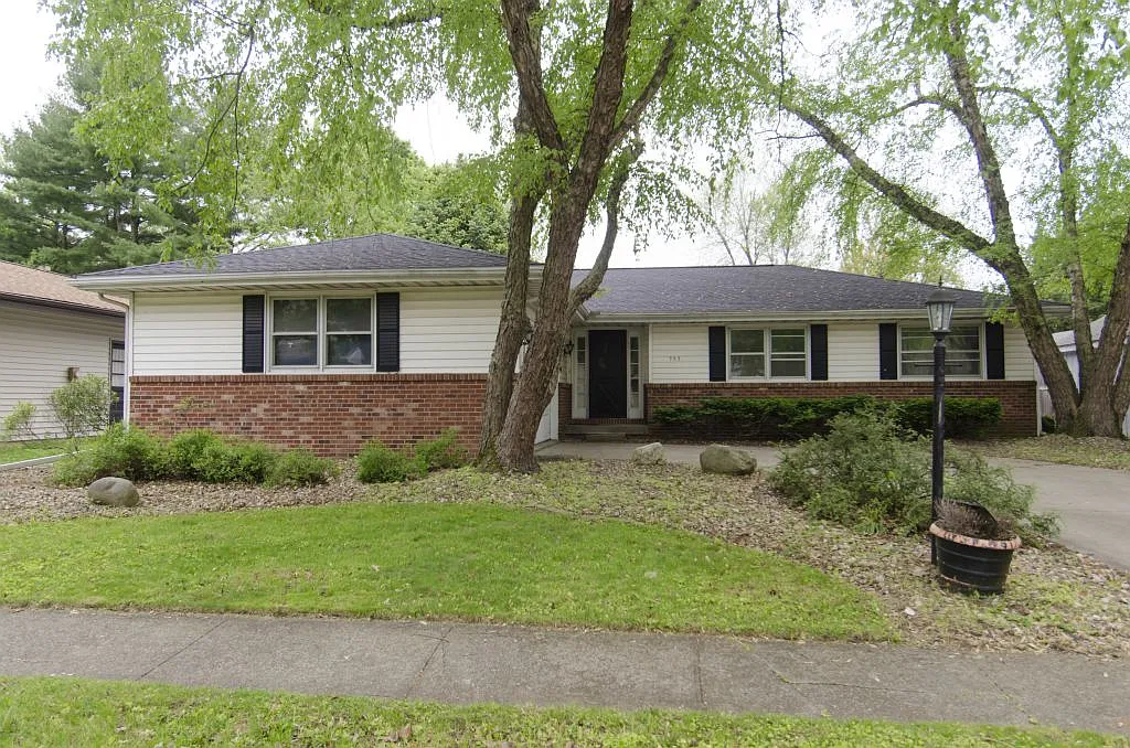 903 Shurts St photo 1