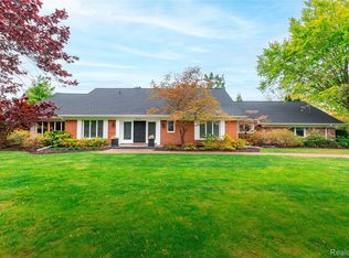 9555 Island Dr, Grosse Ile, MI 48138