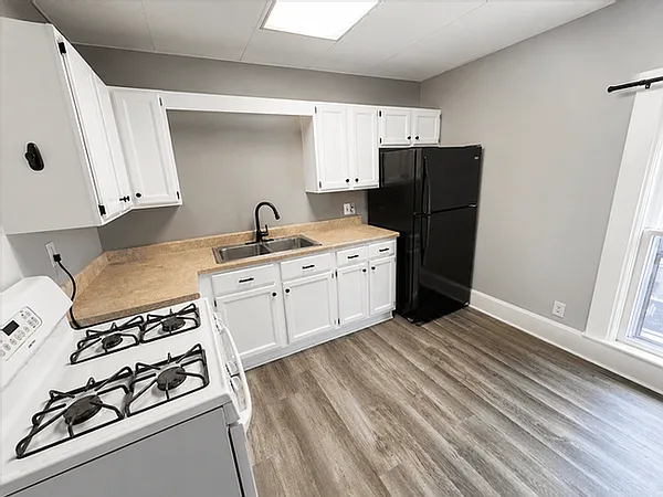 561 S Main St #3 — Photo 1