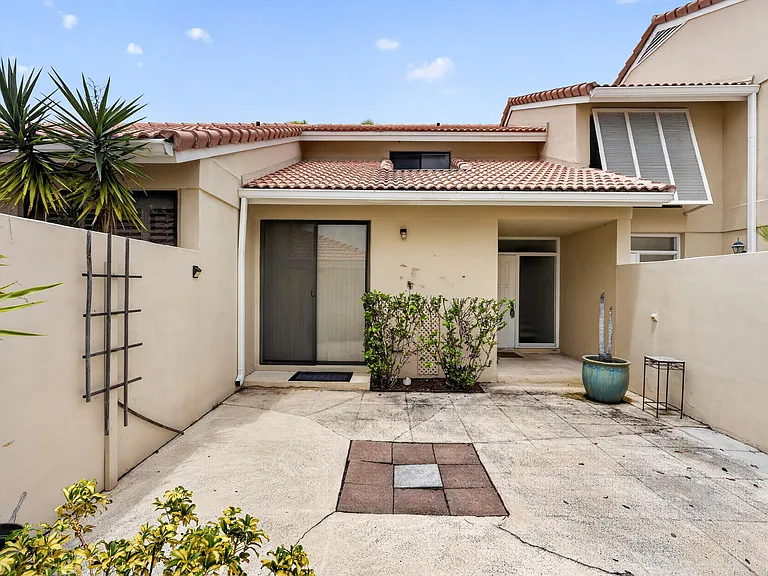 222 Old Meadow Way — Photo 4
