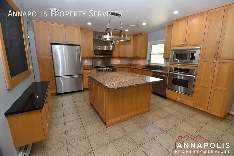 127 Riverview Ave — Photo 2