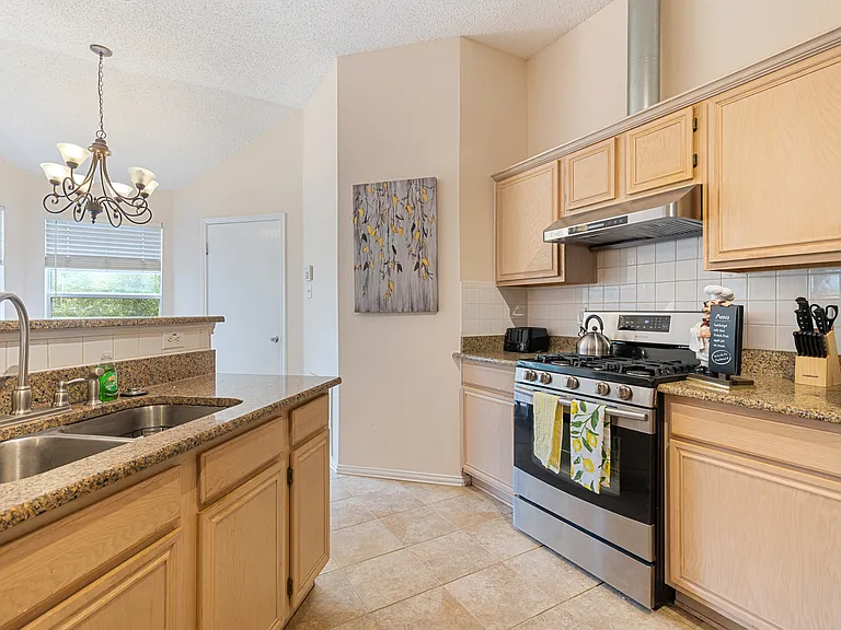 3904 Burnley Dr — Photo 11