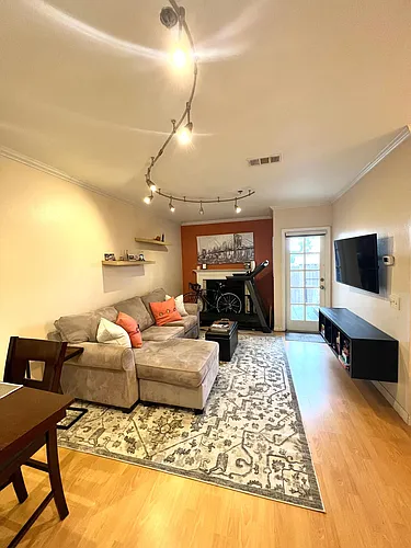 260 Victoria St Photo 1