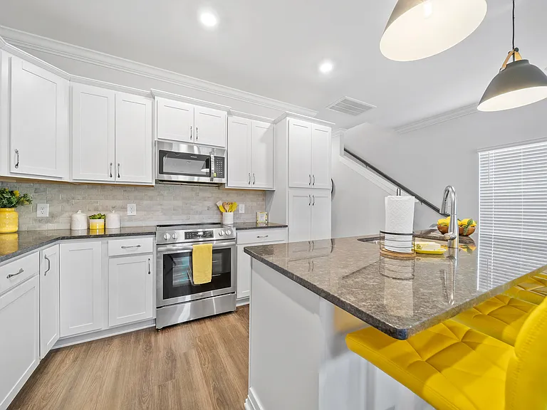 1621 Spring Berry Ln — Photo 5