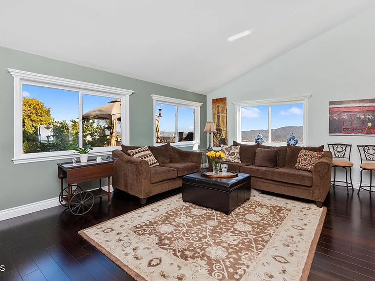 1234 E Tujunga Ave — Photo 11