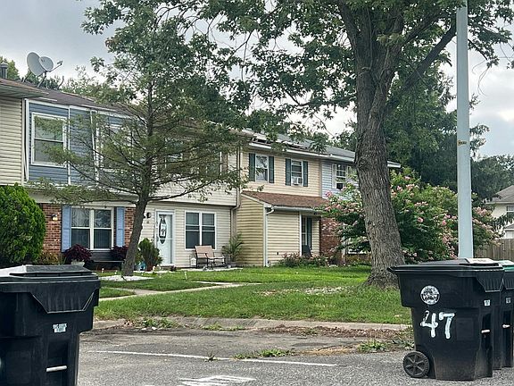 4th image of 47 Villanova Ct