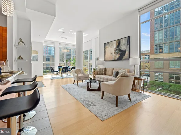 12025 New Dominion Pkwy APT 210, Reston, VA 20190