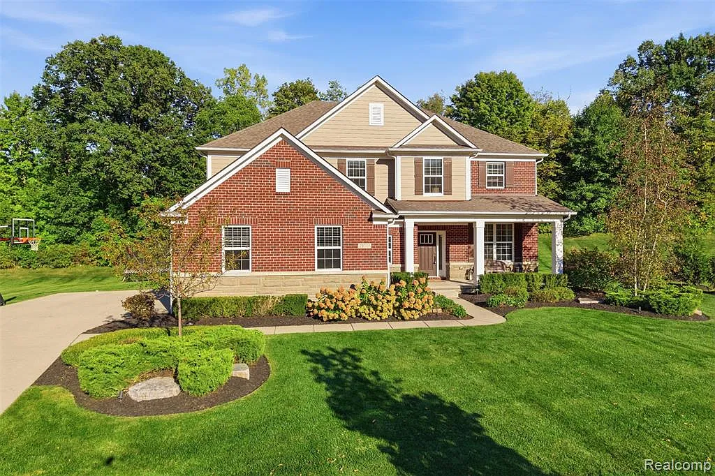4 bed, 2.5 bath, 3277 sqft, $3,750 — Photo 1