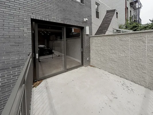 Rented by Cyberapts Management | media 27