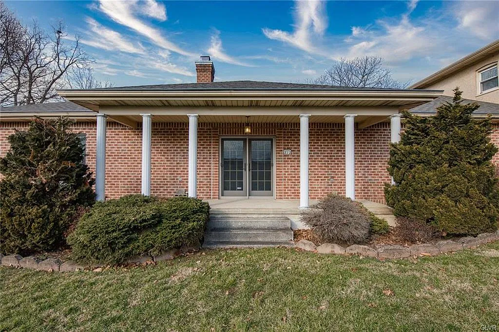 2 bed, 1.5 bath, 1200 sqft, $2,650 — Photo 3