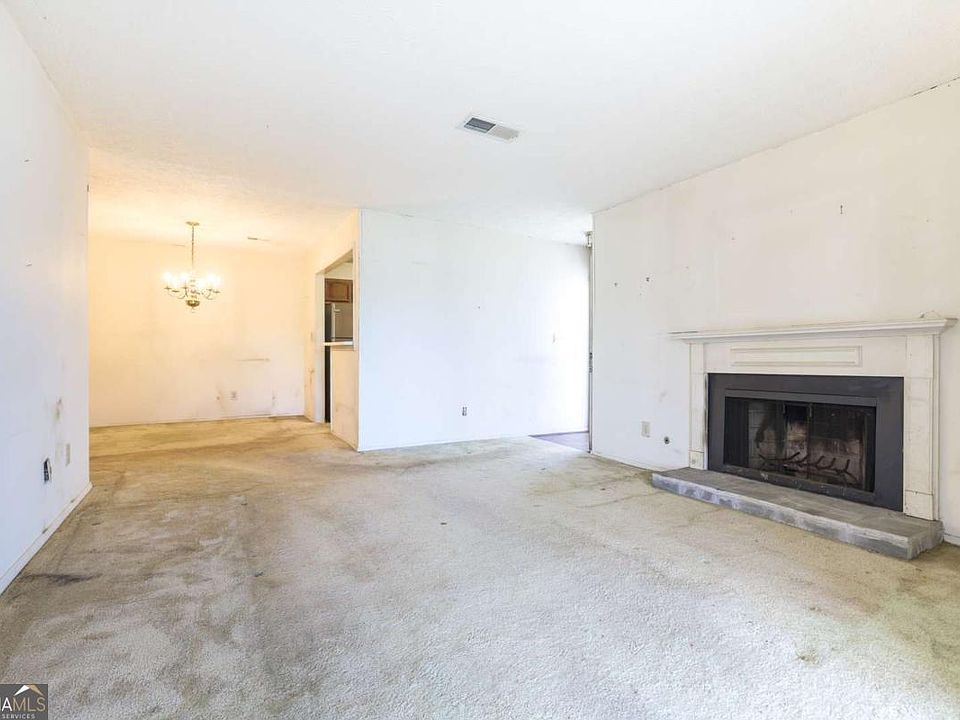 1st image of 302 Countryside Pl SE