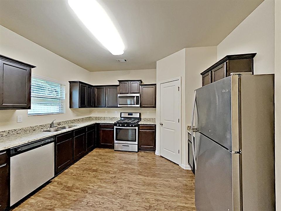 2nd image of 14015 S Oregon Dr #1