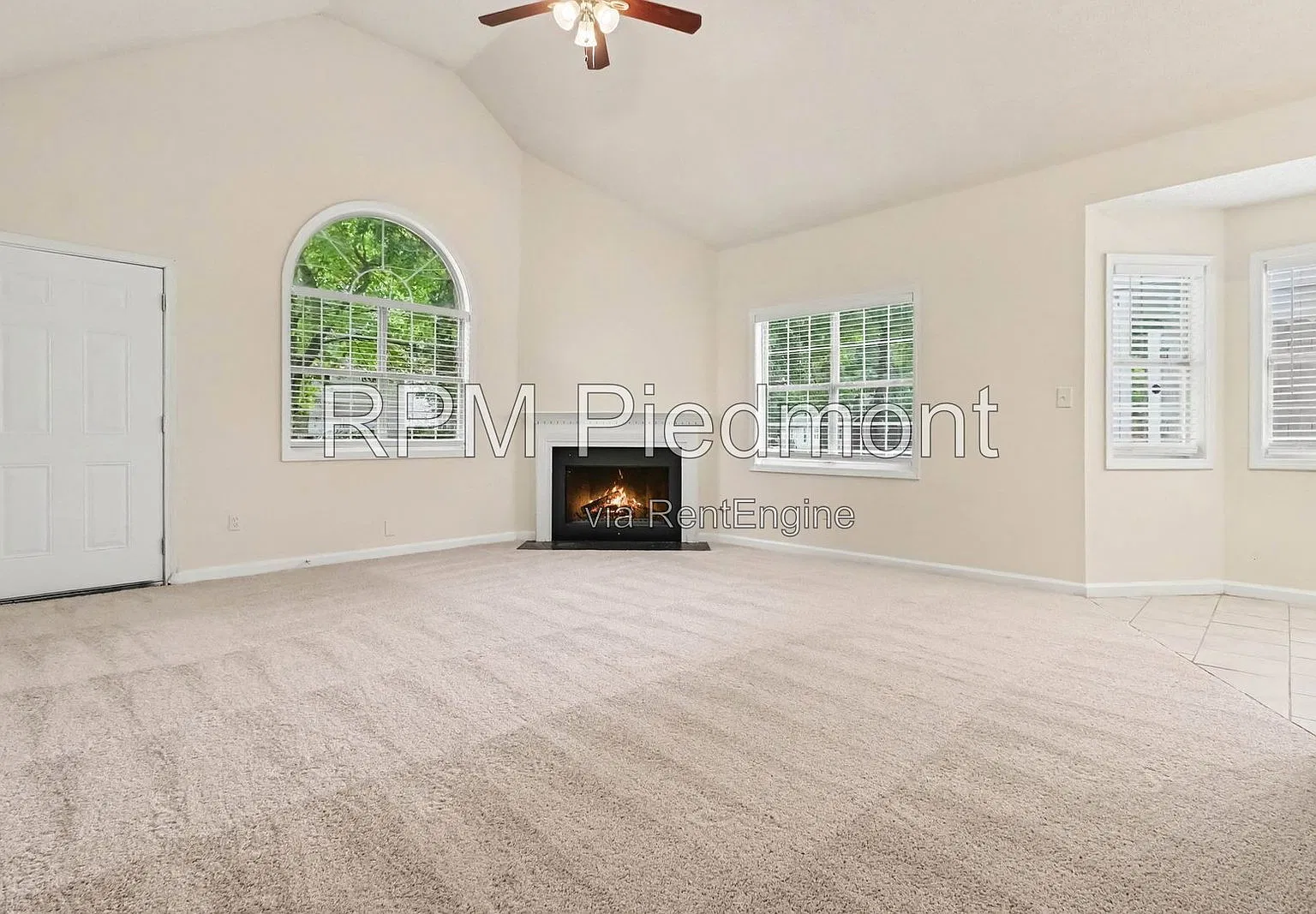 3 bed, 2.5 bath, 1269 sqft, $1,700 — Photo 2