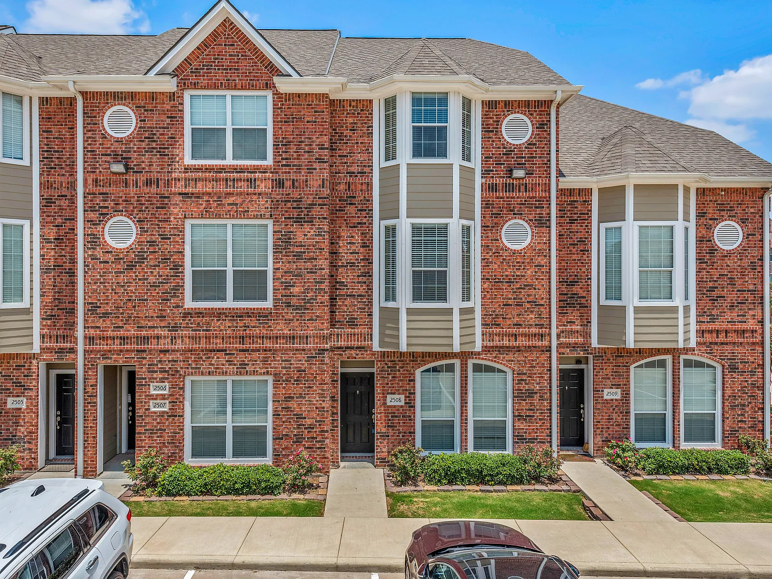 4 bed, 1450 sqft, $1,800 — Photo 1