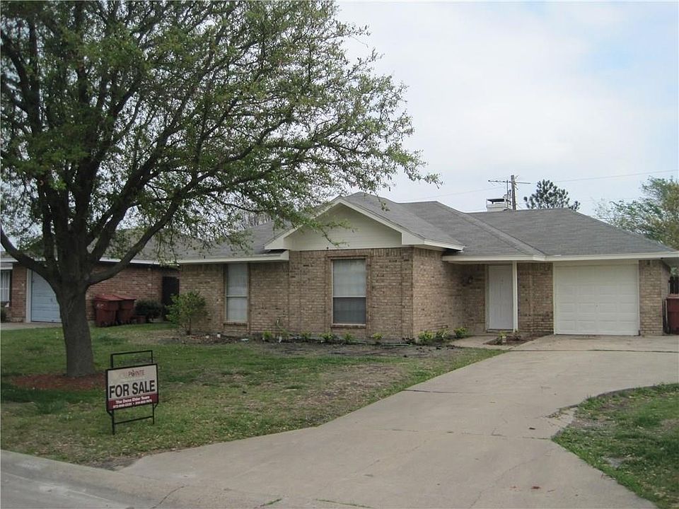 1st image of 338 Pin Oak Ln