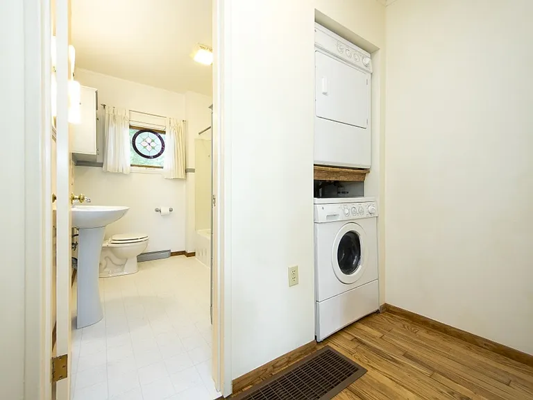 239 Crestmont Ave — Photo 8