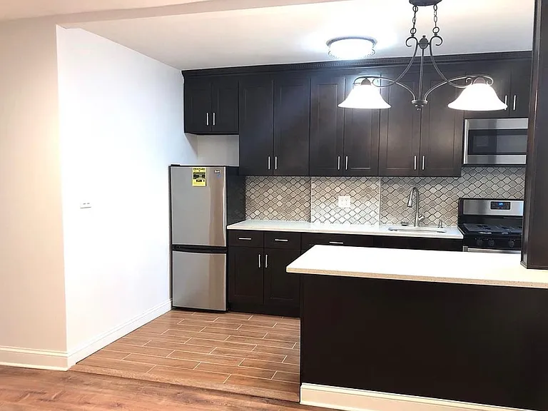 4720 45th St #2R — Photo 3