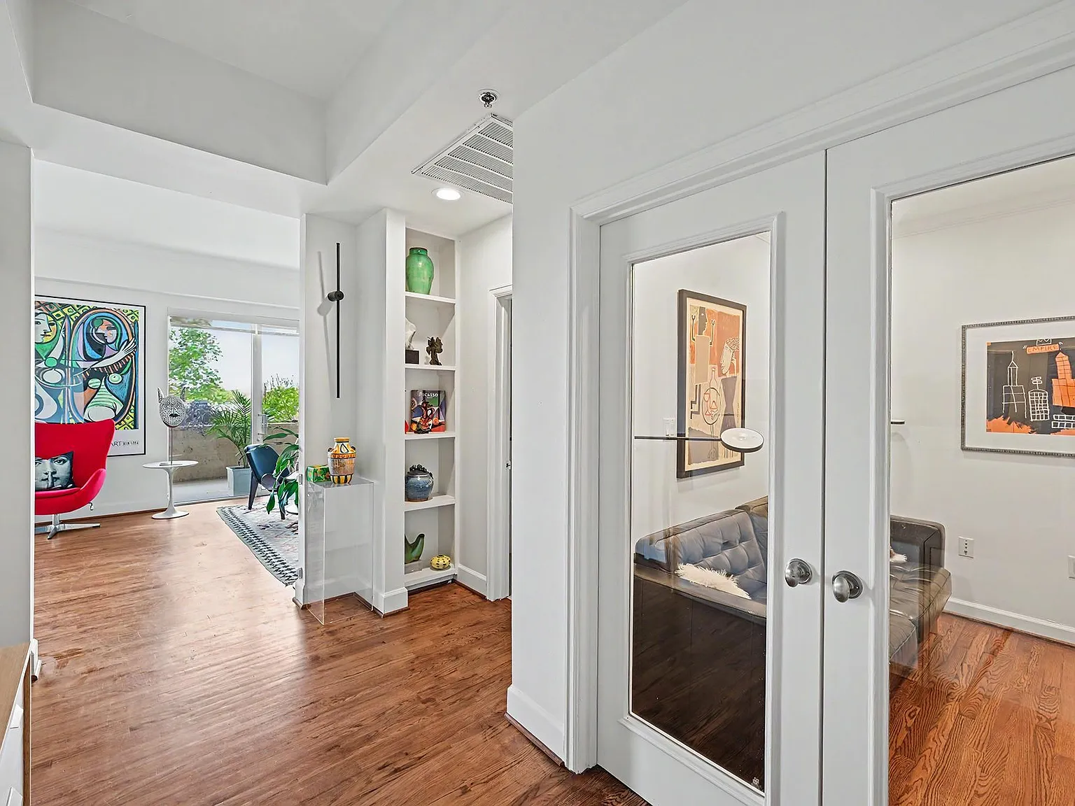1 bed, 1.5 bath, 1255 sqft, $4,350 — Photo 3