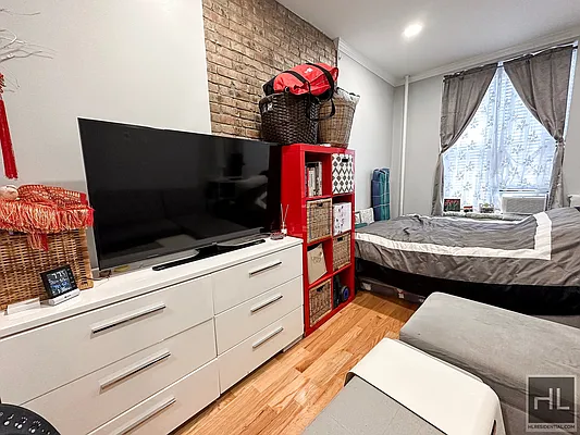 Rented by Highline Residential | media 9