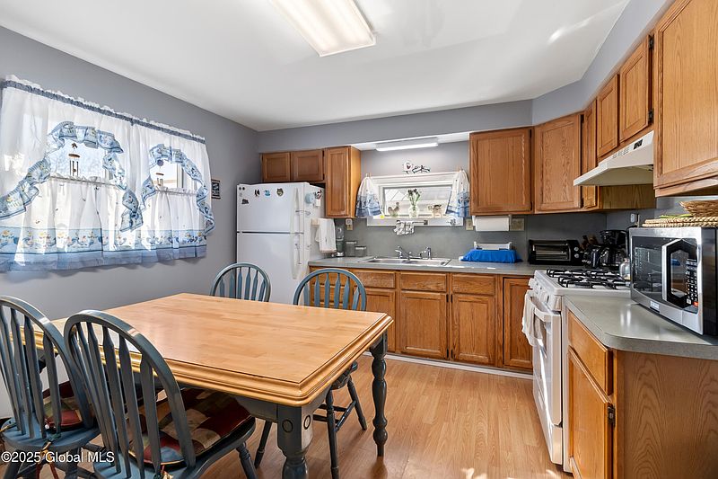 4th image of 42 Ferry Street