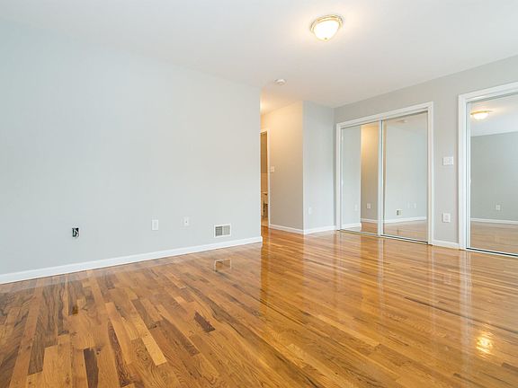 5th image of 250 Halladay St #1