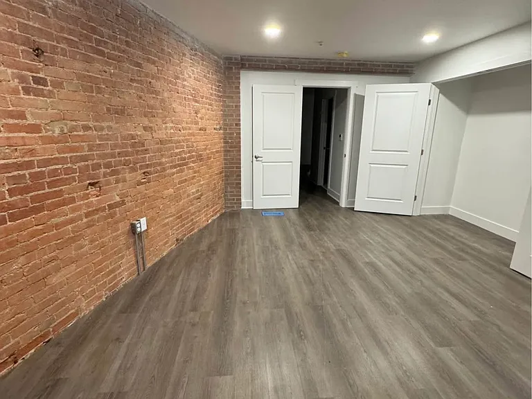 513 N 2nd St #1 — Photo 17