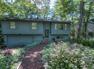 137 Saint Andrews Trl, Fontana, WI 53125