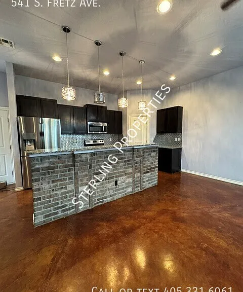 541 S Fretz Ave — Photo 1