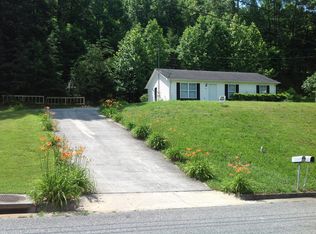 102 Village St, Martinsville, VA 24112