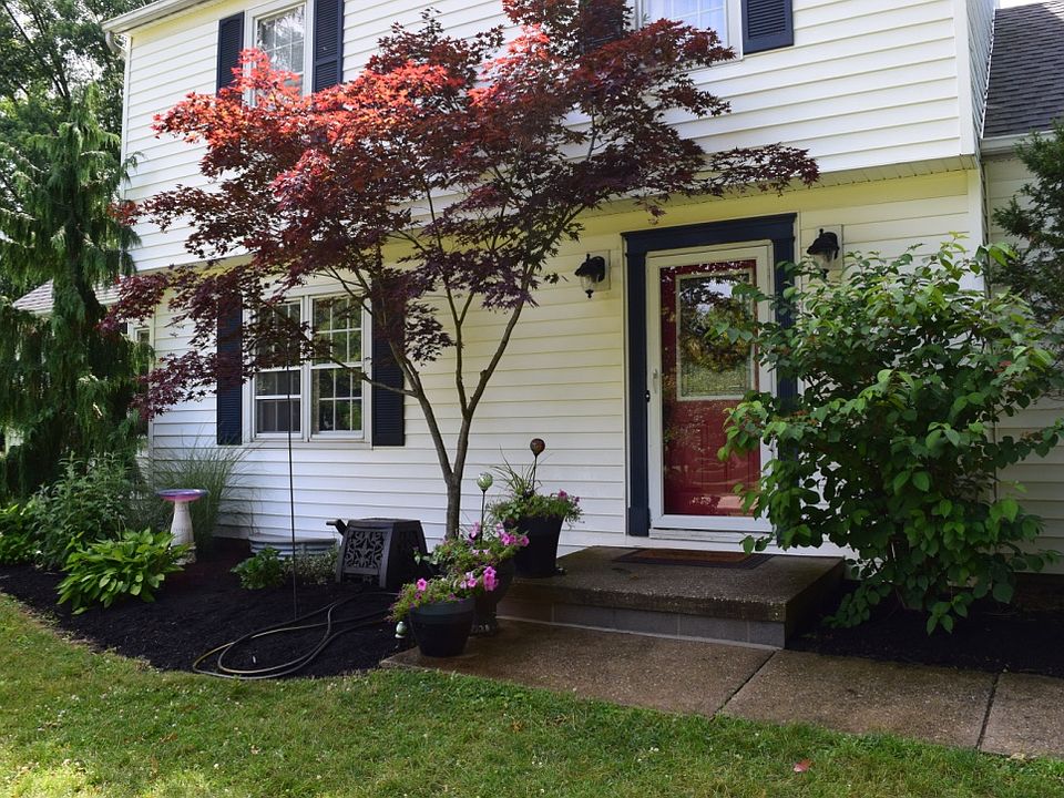 2nd image of 52 Trumbull Dr