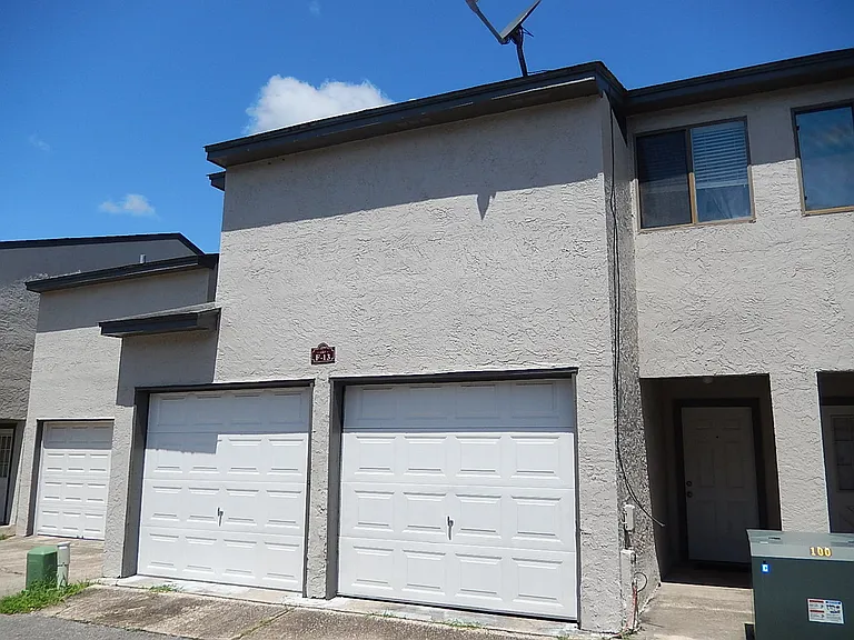1317 Airport Dr #F13 — Photo 1