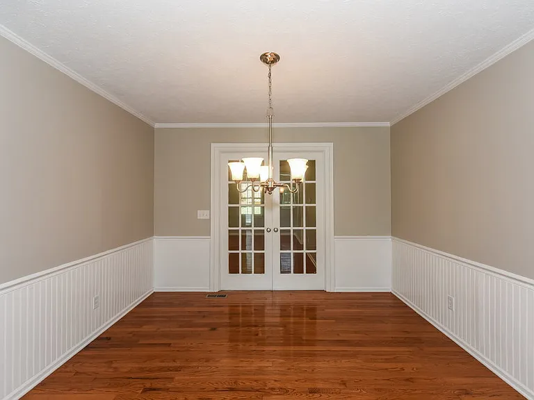 2121 Ravenwood Dr — Photo 4