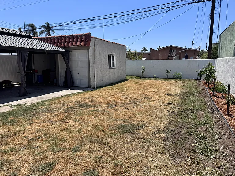 7727 S Normandie Ave — Photo 33