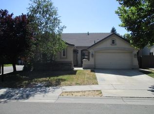 4975 Crest Dr, Sacramento, CA 95835