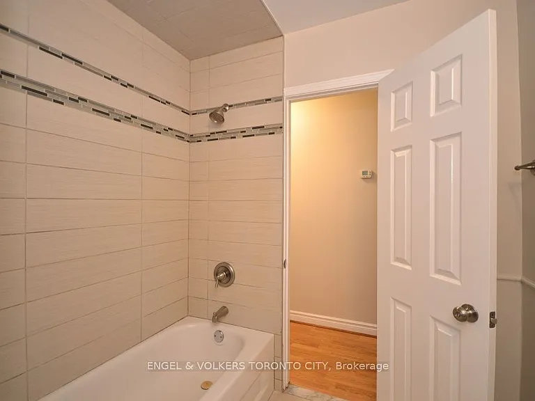 158 Cherrywood Dr #UPPER — Photo 17