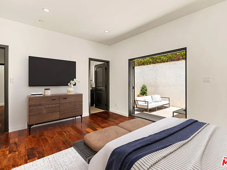 8836 Wonderland Ave — Photo 44