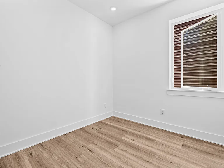 2456 Frankford Ave — Photo 62