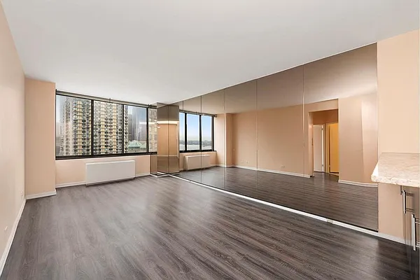 Rented by Hooli Homes New York Inc | media 17