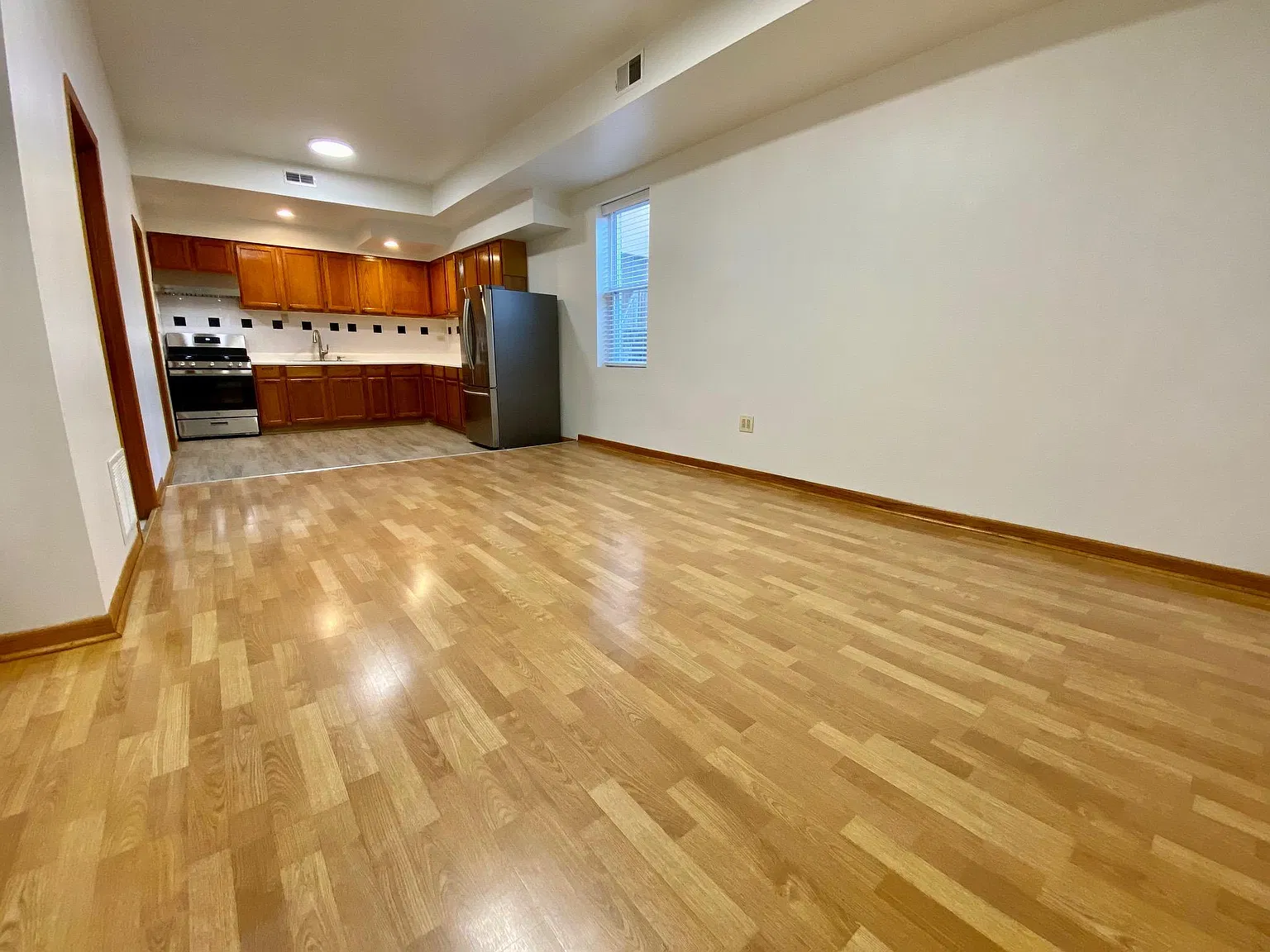 2 bed, 900 sqft, $1,590 — Photo 4
