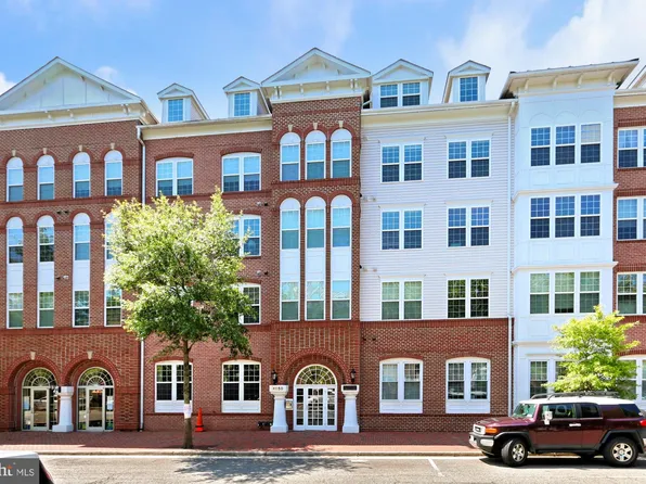 4950 Brenman Park Dr APT 301, Alexandria, VA 22304