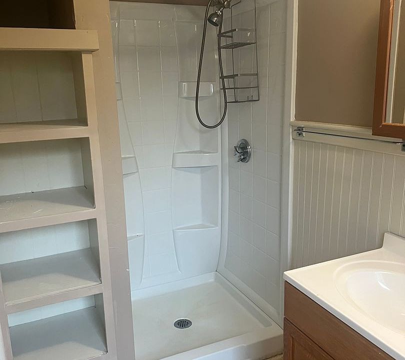 1st image of 376 Salmon Brook St #5