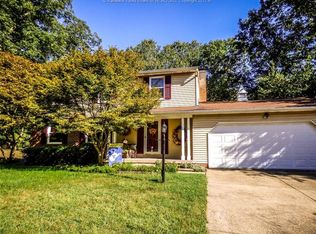 206 Rockledge Dr, Nitro, WV