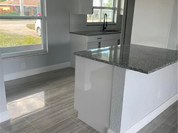 737 Sesame Ct, Cape Coral, FL 33904