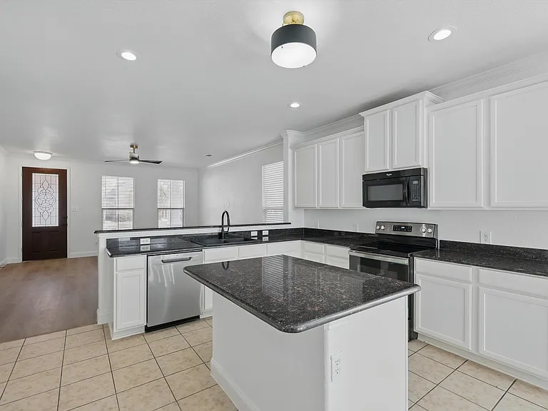 924 Charleston Ln — Photo 24