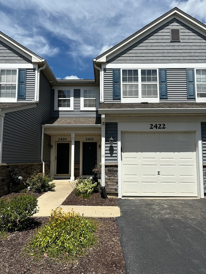 2 bed, 2.5 bath, 1348 sqft, $2,400 — Photo 1
