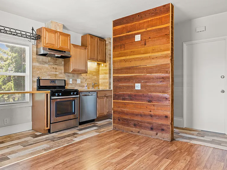 740 Alcatraz Ave #5 — Photo 2