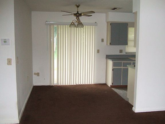4th image of 11 Meadowdale St
