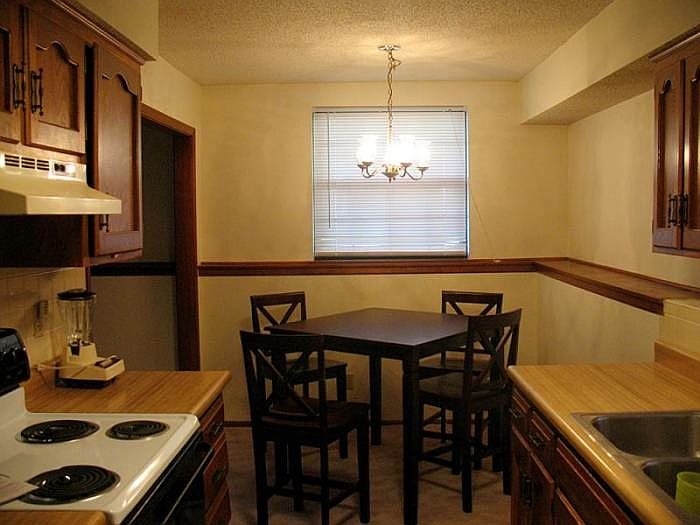 2nd image of 211 Emerson Ave