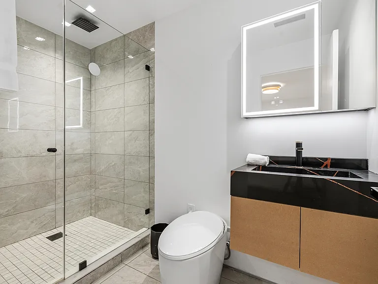 101 Montauk Blvd — Photo 27